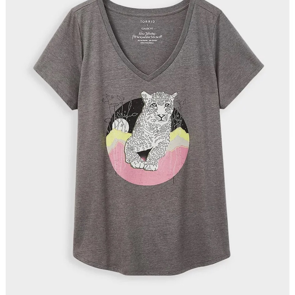 Torrid gray leopard v neck cheetah tee. Size 2. Nwot